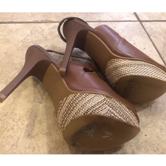 Heels - Beige/pink with Textured Soles - Picture 4 of 4